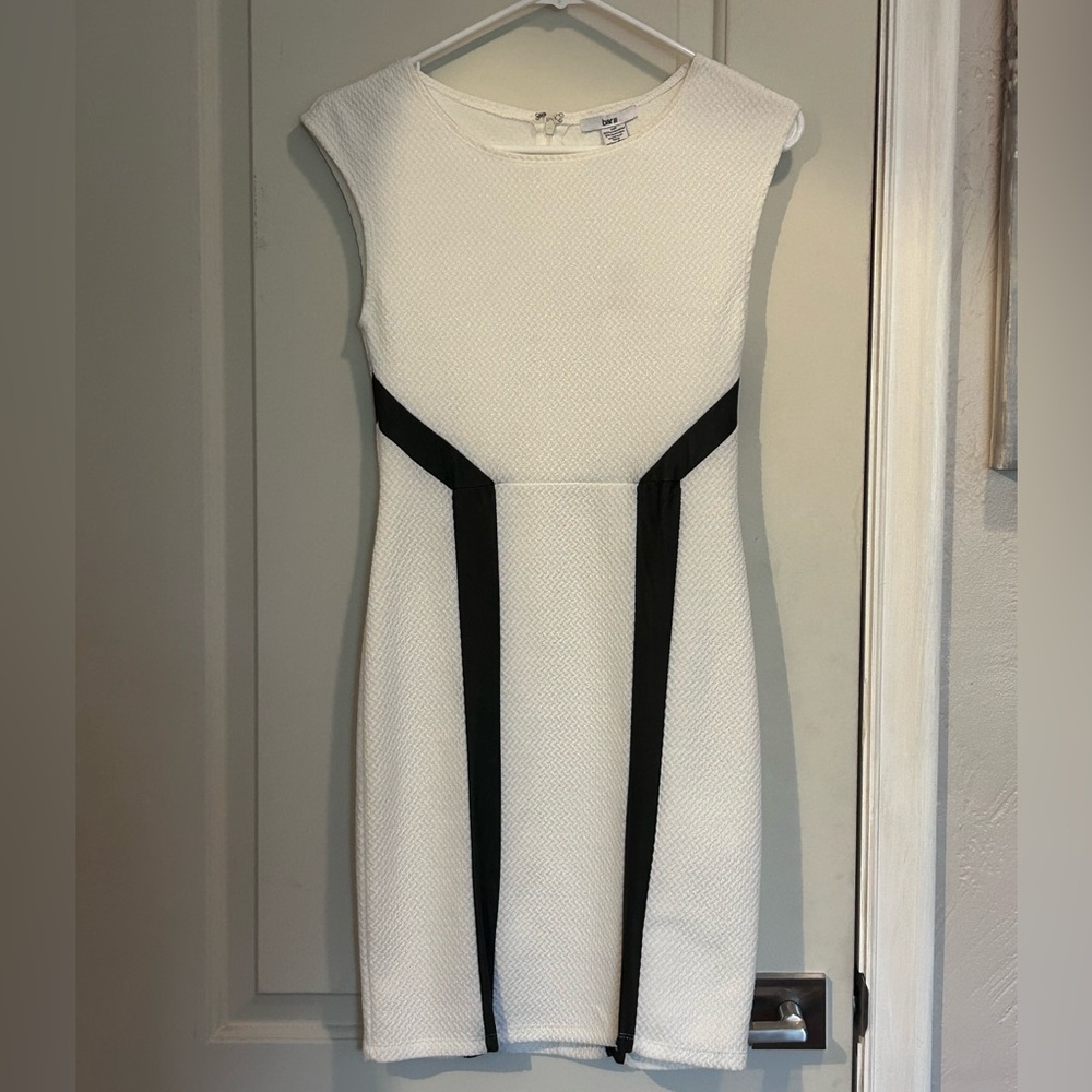 Bar lll White Textured Sheath Dress with Black Trim